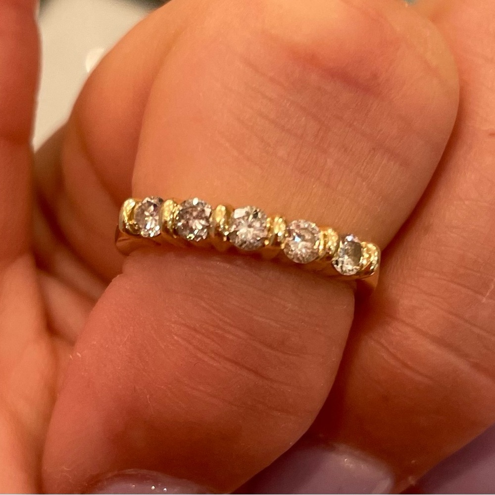 Ladies 14k YG Band w/ 5 round diamonds 0.48 cts size 6